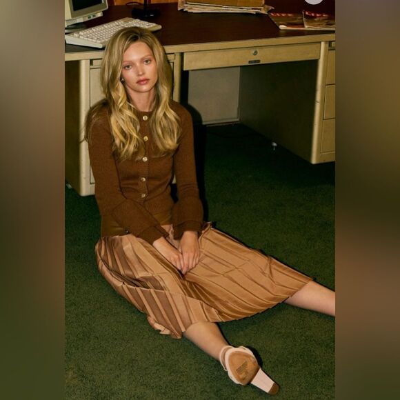 007. 60’s Vibes Pleated Skirt- Cafe - Picture 4 of 7